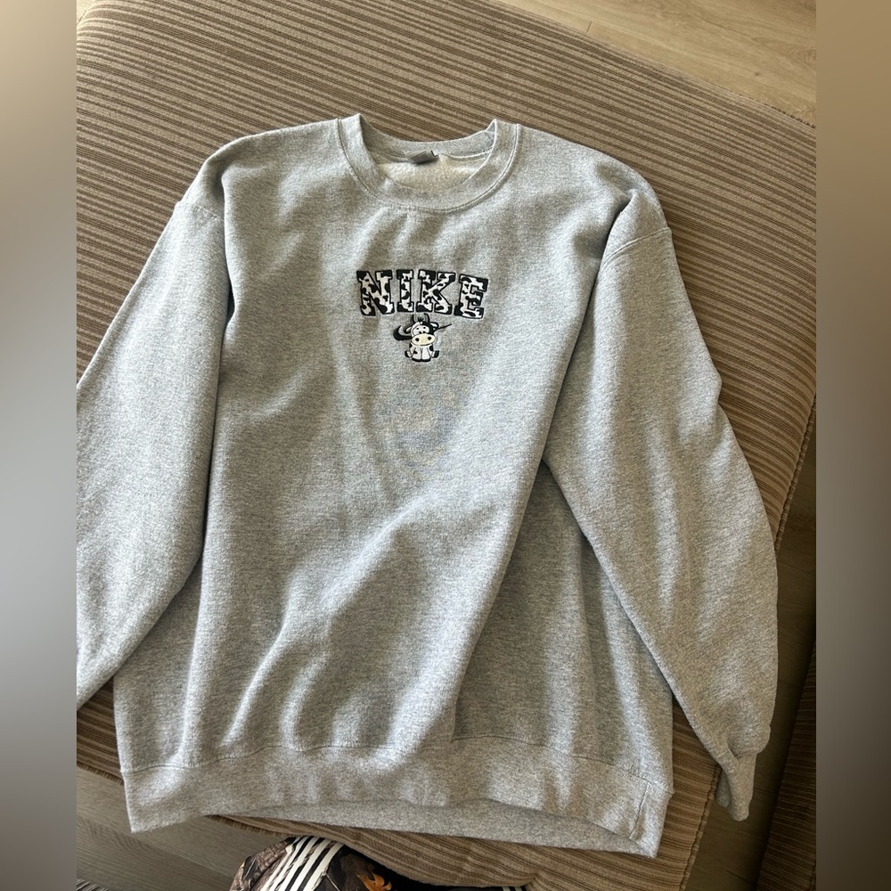 Gilden Nike sweatshirt with cow pattern - barely worn